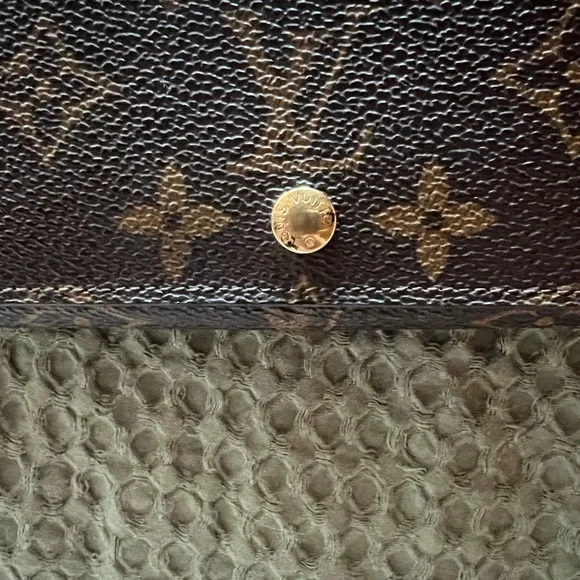 Vintage Monogram Trésor Snap Wallet - Picture 2 of 14